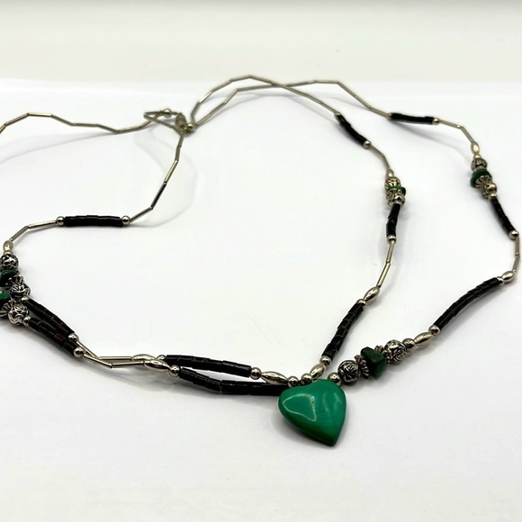 Vintage Handmade Silver Tone Necklace. Faux Malachite beads with Silver beads. - Picture 5 of 11
